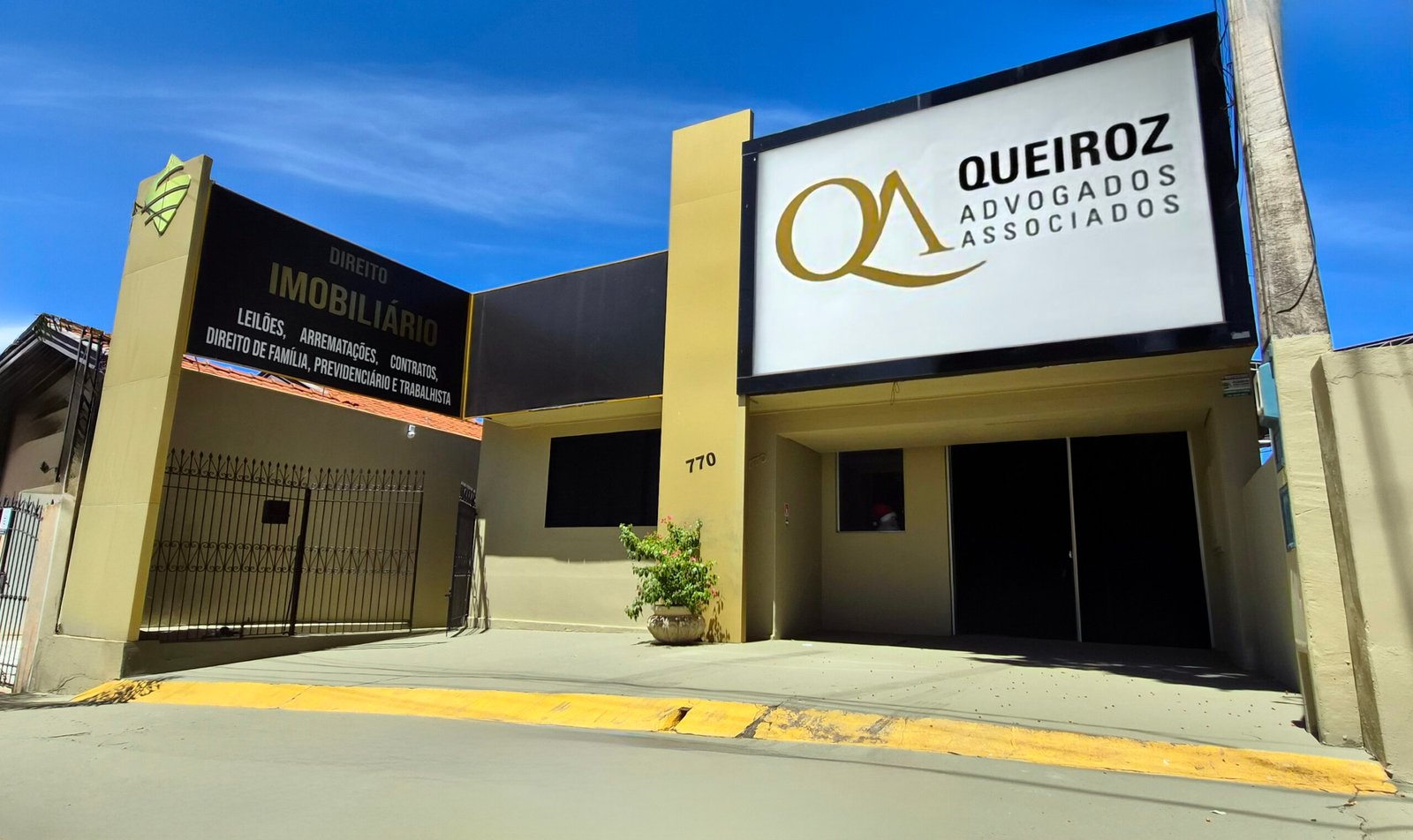 Queiroz Advogados Associados 770
